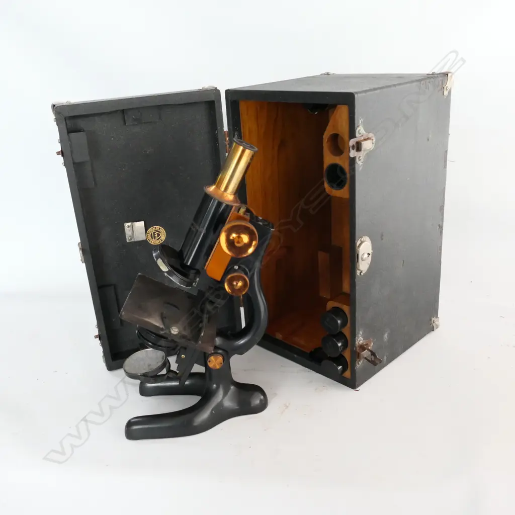 BAUSCH & LOMB OPTICAL CO., ROCHESTER N.Y. MICROSCOPE, IN CASE w VARIOUS LENSES, PATENT 1915 Image 1++